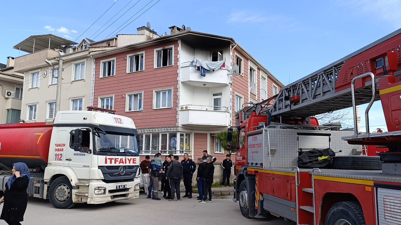 3 katlı binada yangın: 77 yaşındaki kadının durumu ağır