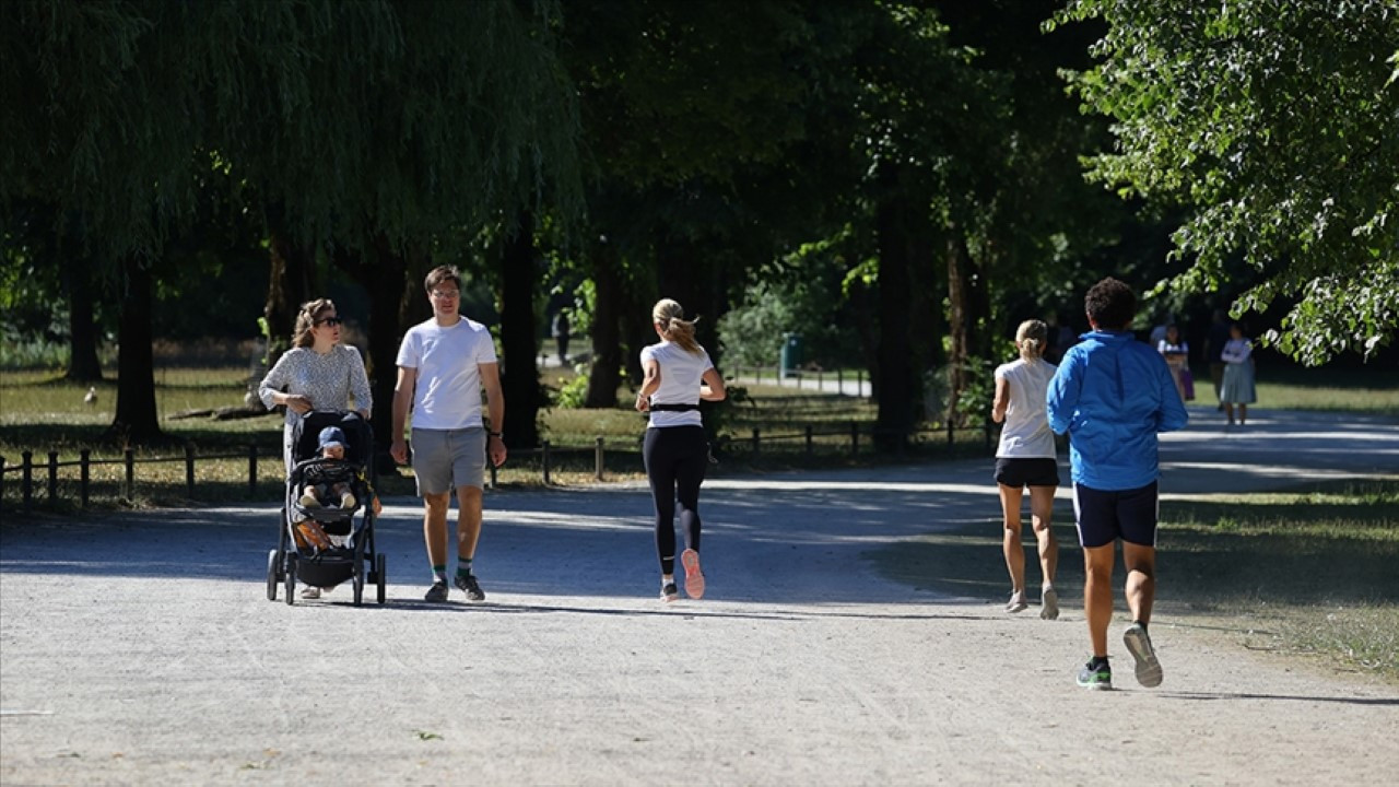 Alman gençlerin 5’te biri ülkeyi terk etmek istiyor