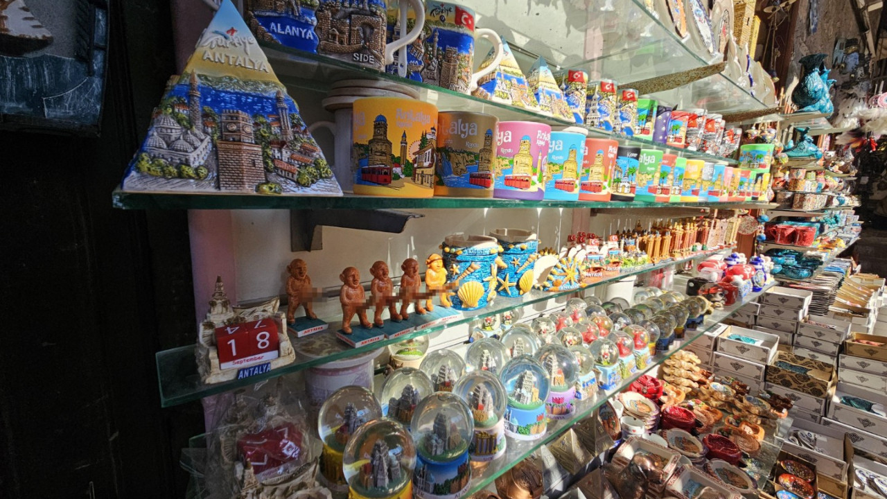 'Bereket Tanrısı' tartışması tabelaları kaldırttı