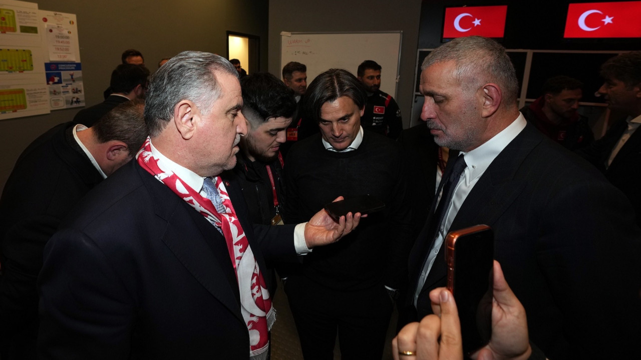 Cumhurbaşkanı Erdoğan'dan milli takım soyunma odasına telefon