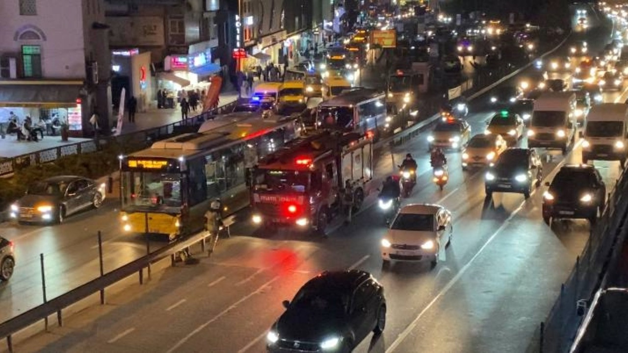 Dehşet: Metrobüsün üzerinden geçtiği kadın ağır yaralandı