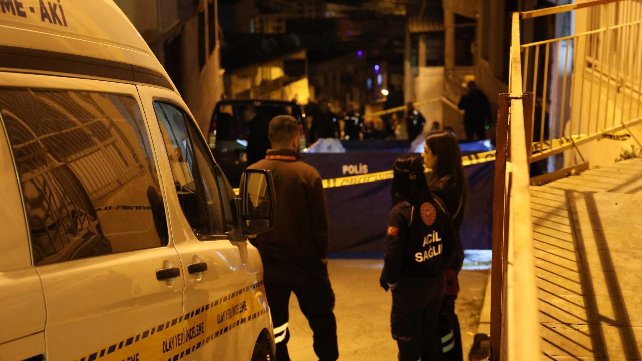 İki çocuğunun annesini öldürüp intihar etti