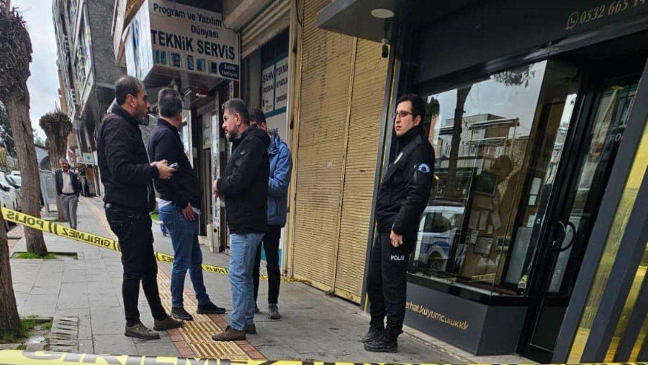 Kadın kılığıyla girdiler kuyumcuyu vurup kaçtılar