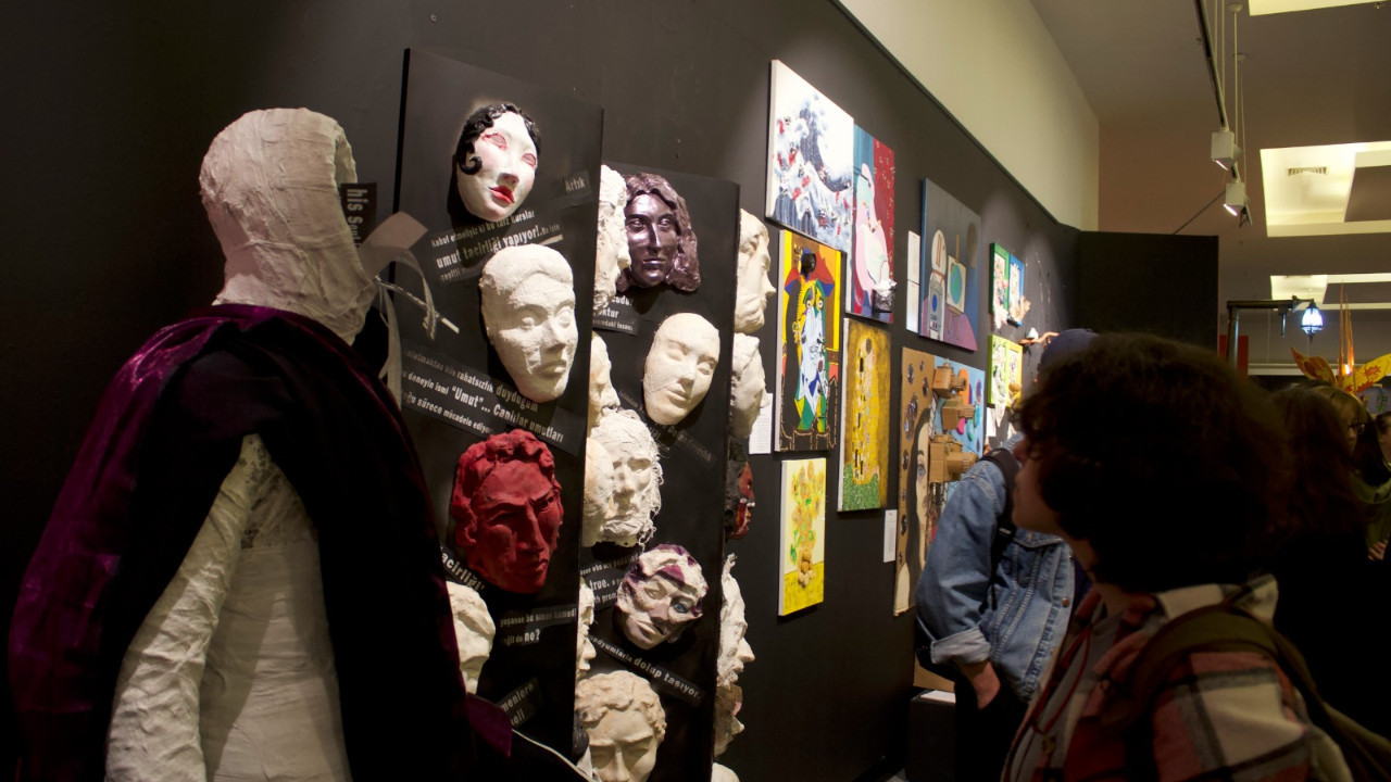 'Mutluluğun Bienali' kapılarını açıyor