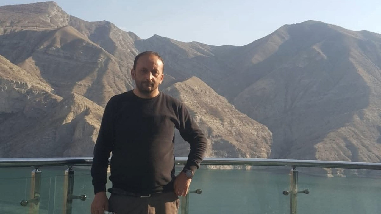 Öğretmen arabasında ölü bulundu