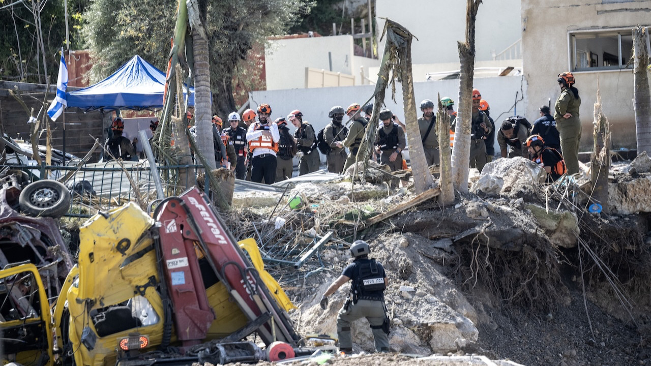 İran, İsrail'i vurdu: 3 yaralı var