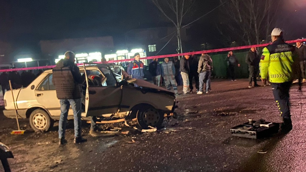 İşçi servisi otomobille çarpıştı: 6 yaralı