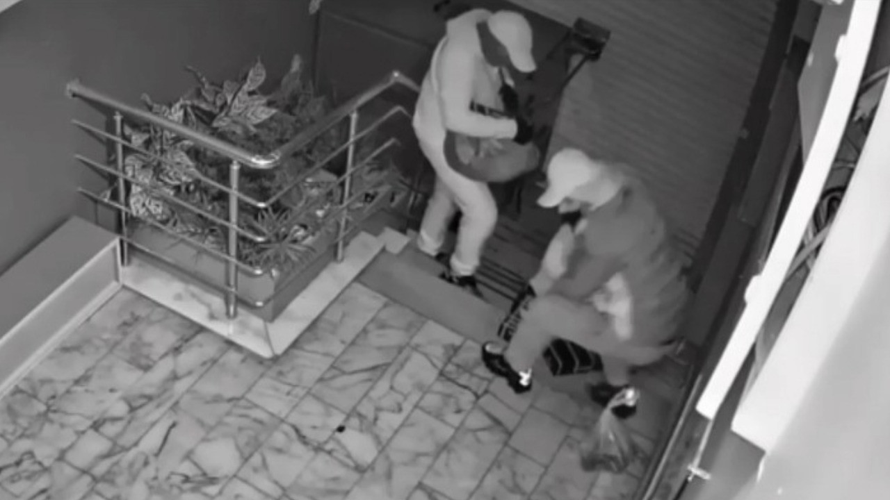 40 kilogram külçe gümüş çaldılar