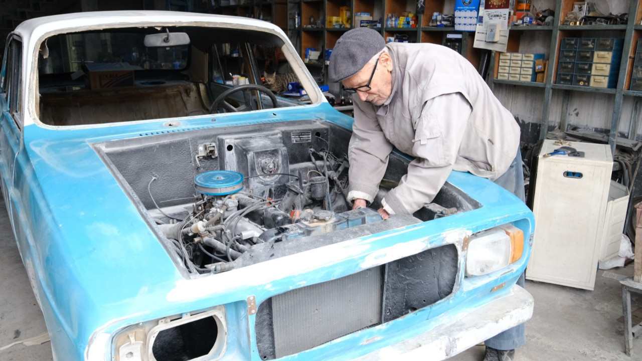 90 yaşındaki usta yılda 3 araç yeniliyor