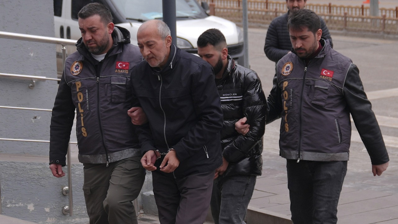 Eczaneye taşla saldırdı! 200 metreden fazla yaklaşmama şartıyla serbest bırakıldı