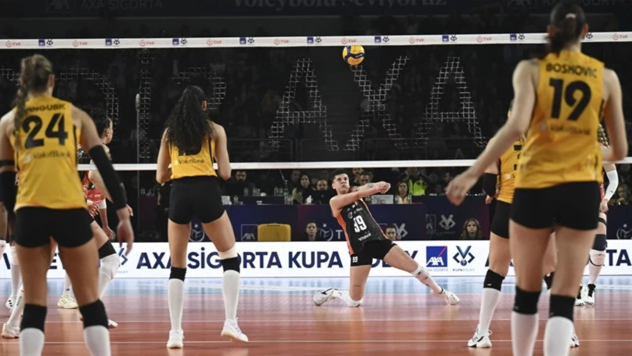 Sultanlar Ligi'nde yarı finalde derbi heyecanı: Eczacıbaşı, VakıfBank'ı ağırlıyor