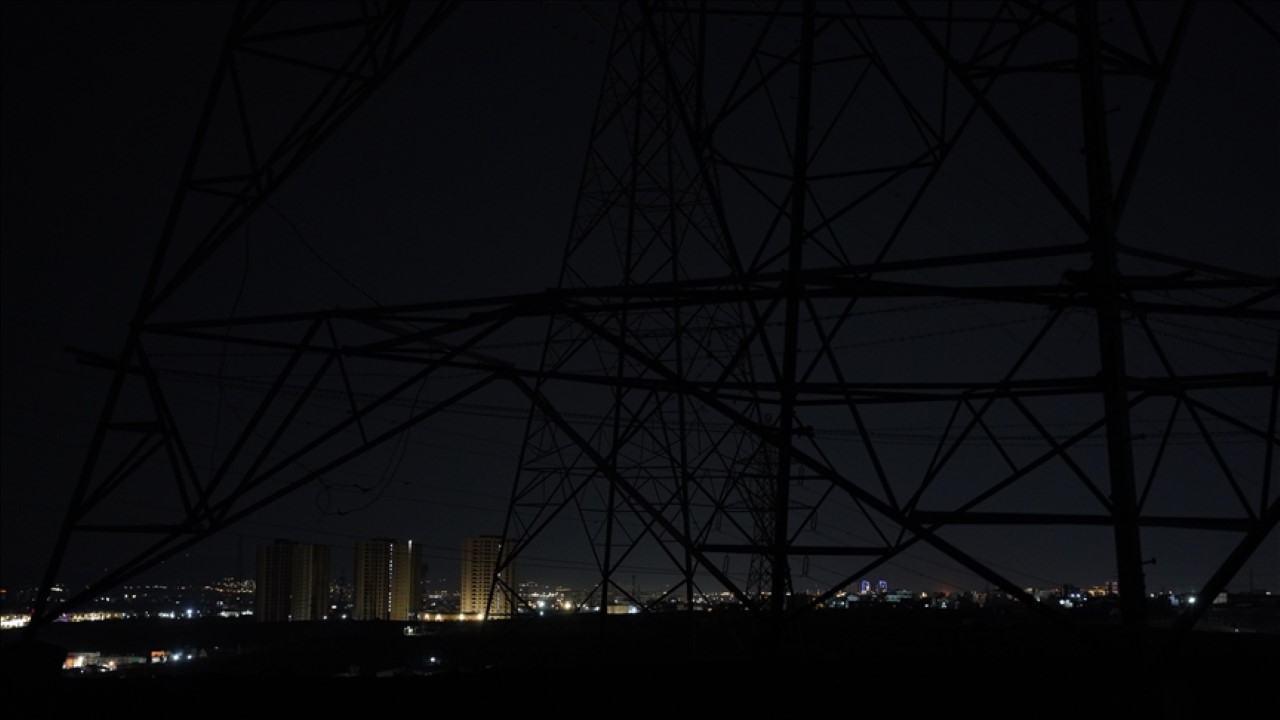 Tahran’da elektrikler gitti