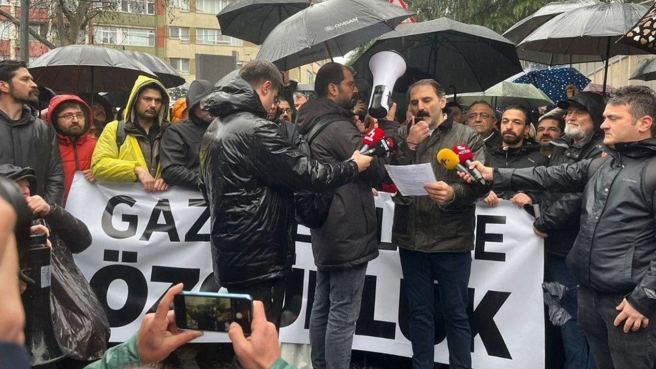 Tutuklu gazeteciler için Kadiköy'de eylem