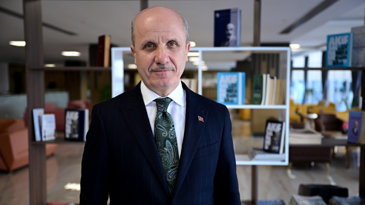 Üniversite üç yıla düşüyor: 'Derslerin azalması gibi görmeyin'