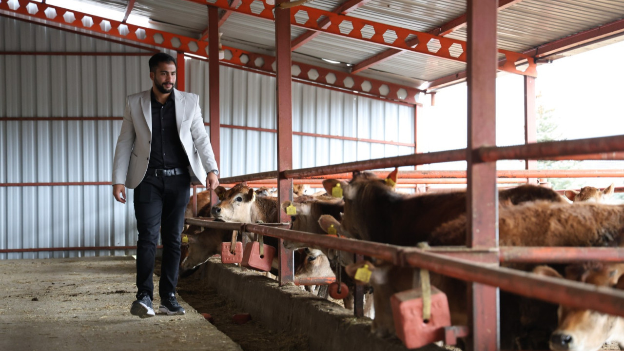 Üniversiteyi bıraktı, çiftçiliğe sarıldı