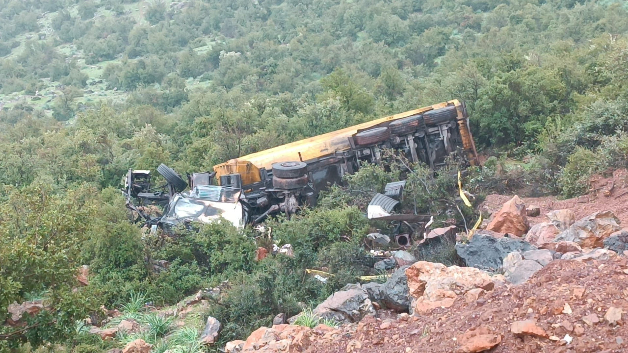 Yanan TIR'dan çıkamadı