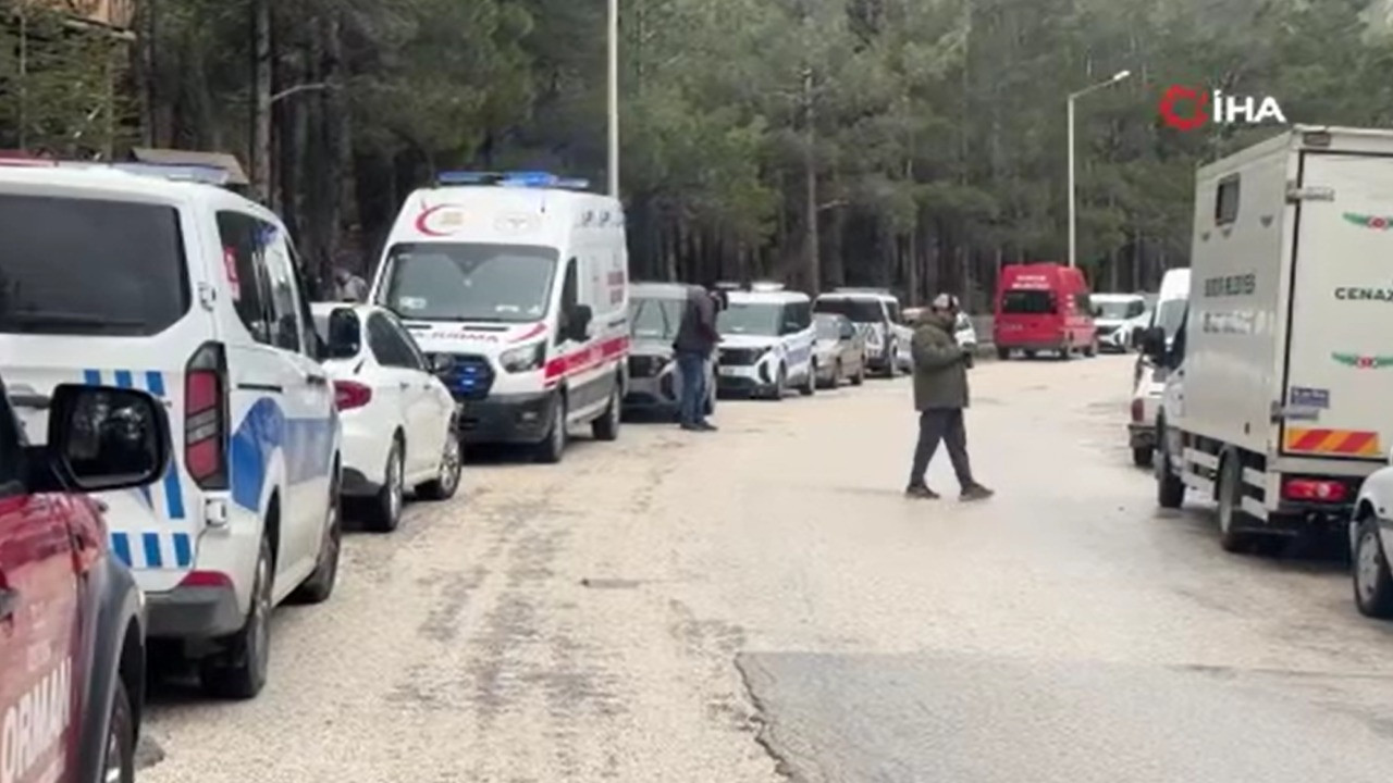 Yürüyüş yapan gençler ormanlık alanda ceset buldu