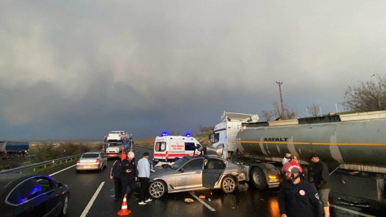 Zincirleme trafik kazası: 1 ölü, 5 yaralı