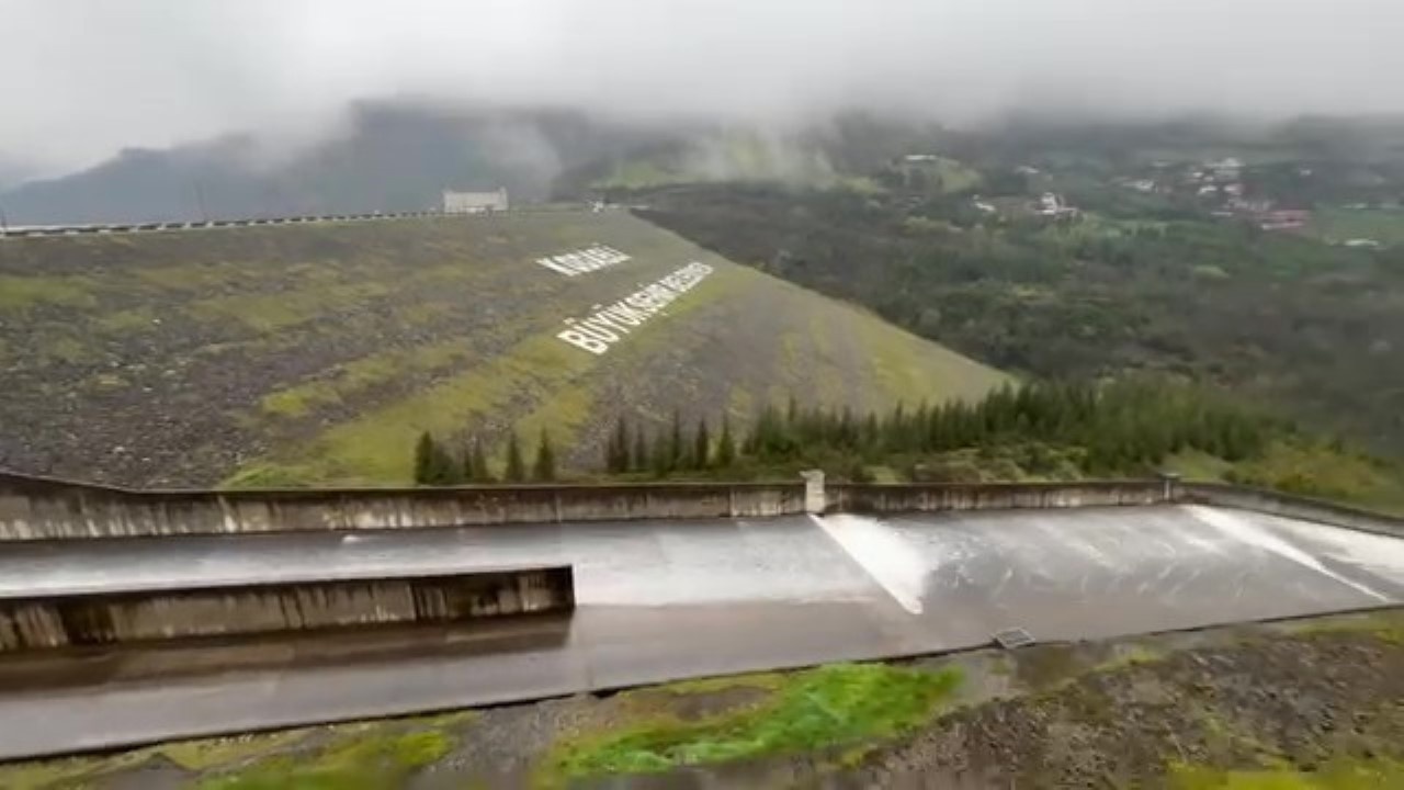 Bir baraj daha doldu, kapaklar açıldı