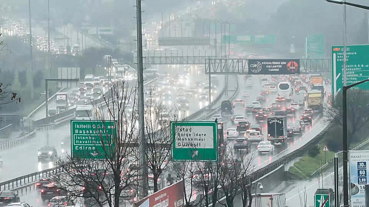 İstanbul için İBB’den kritik uyarı: Zorunlu olmadıkça trafiğe çıkmayın