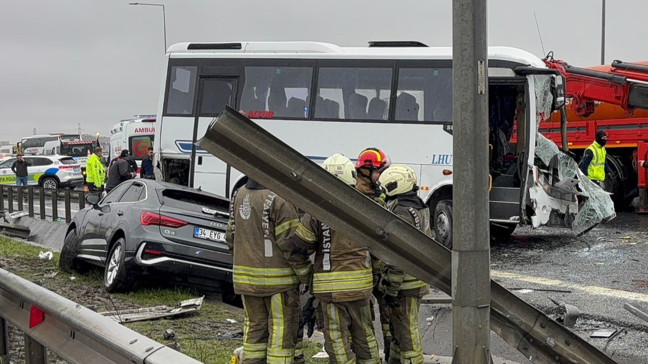 İstanbul'da kaza: 27'si polis 30 yaralı