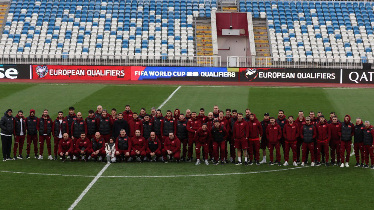 Milli Takım, Kosova maçı öncesi Fadil Vokrri Stadı’nda yürüyüş yaptı