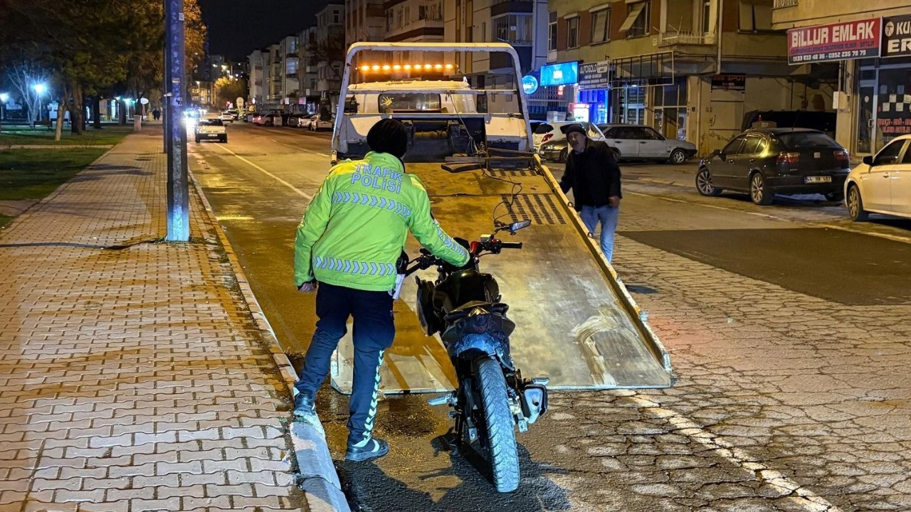 Polisten kaçan ehliyetsiz motosikletliye 336 bin TL ceza