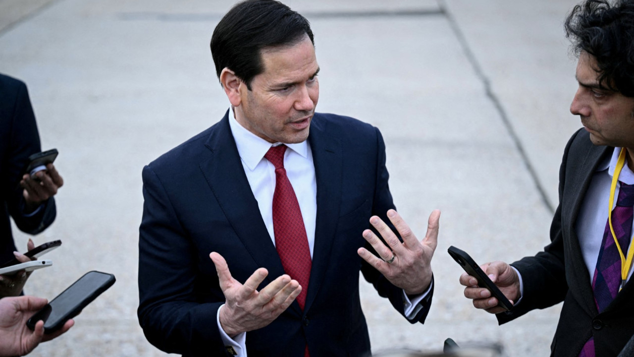 Trump'ın bakanı, İran'a saydırdı: 'Delirmiş yobazlar...'