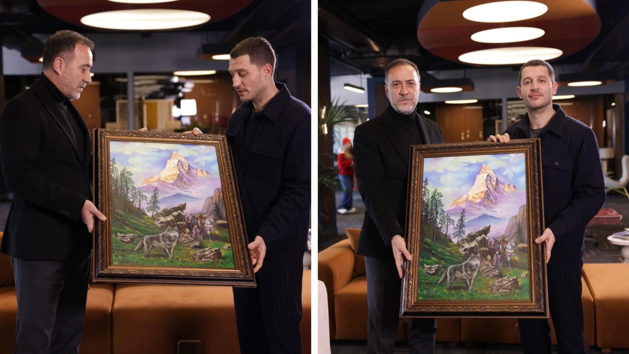 Uraz Kaygılaroğlu’na Devlet Bahçeli'den hediye: Bozkurt tablosu