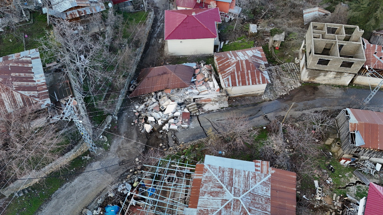 AKP'li vekil açıkladı: Bir mahalle göçtü