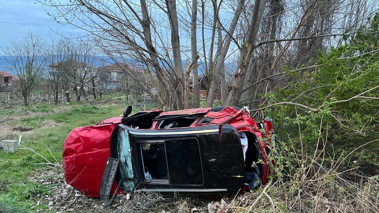 Alkollü sürücü emanet aldığı araçla takla attı: İki kardeş yaralandı