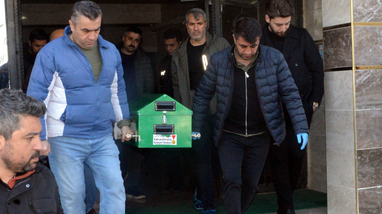 Babasının boğazını kesti