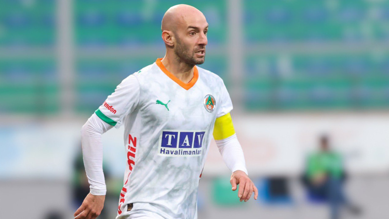 Burnu kırılan Efecan Karaca'ya operasyon