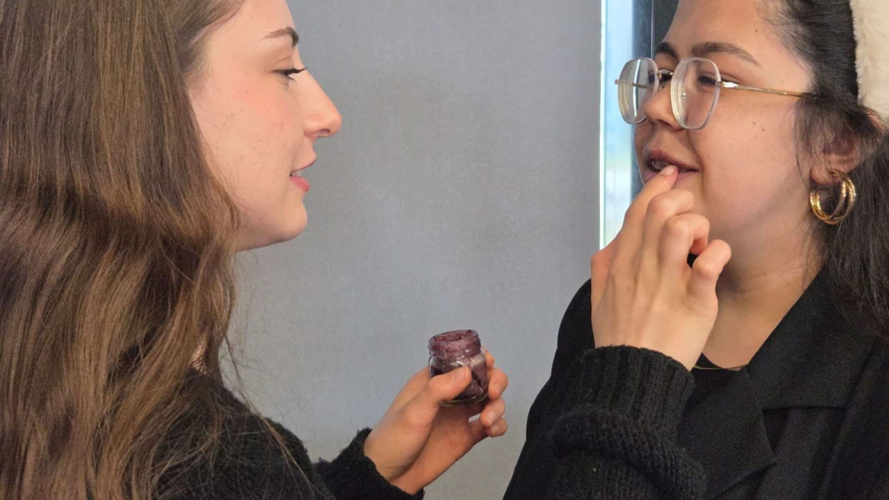 Çöpe gidecekken ruj oldu