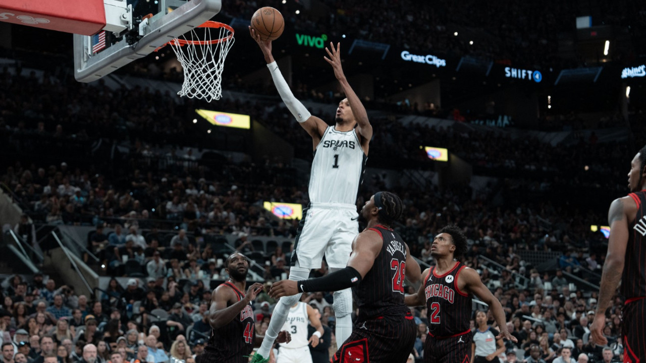 Wembanyama 41 sayı attığı maçta NBA tarihinin en erken 'double-double'ını yaptı