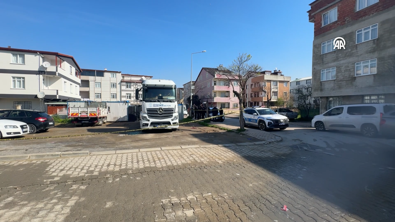 Aracına binerken silahlı saldırıya uğradı