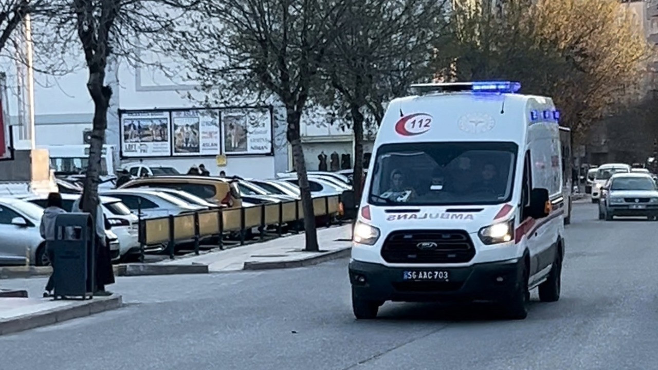Budama yaparken kolunu keti, ambulansta kalp krizi geçirdi