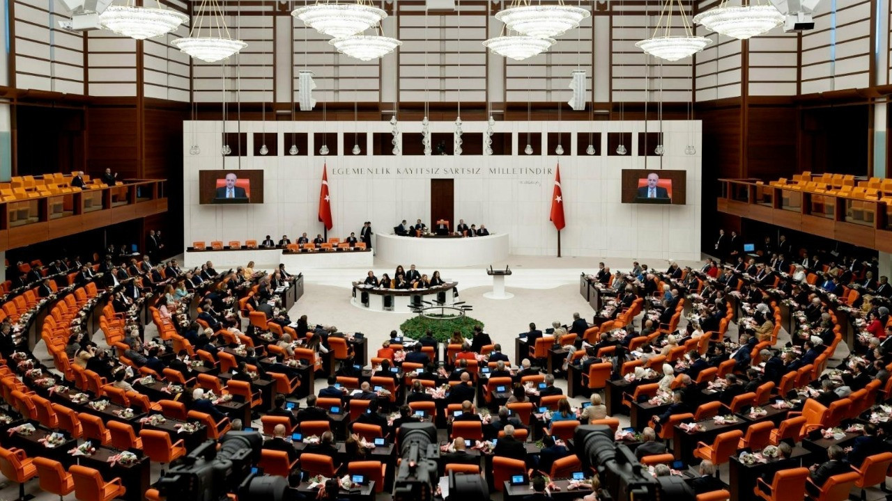 CHP'nin "Türkiye'deki darbelerin sorumluları araştırılsın" önergesi AKP-MHP oylarıyla reddedildi