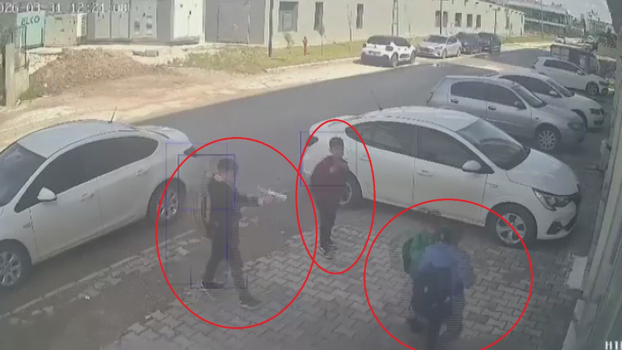 Çocuklardan oyuncak silahla gasp