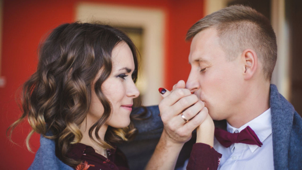 Emsal karar: Rızasız el öpmek 'cinsel saldırı' sayıldı