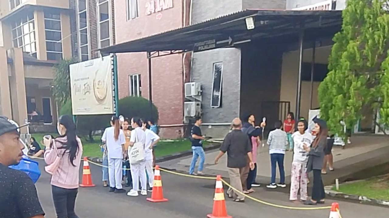 Endonezya’da 7.4 büyüklüğünde deprem