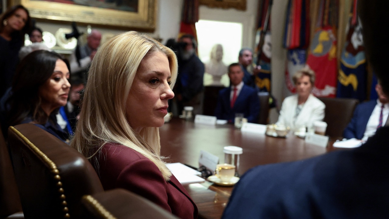 Epstein dosyası dolayısıyla adalet bakanının koltuğu sallantıda