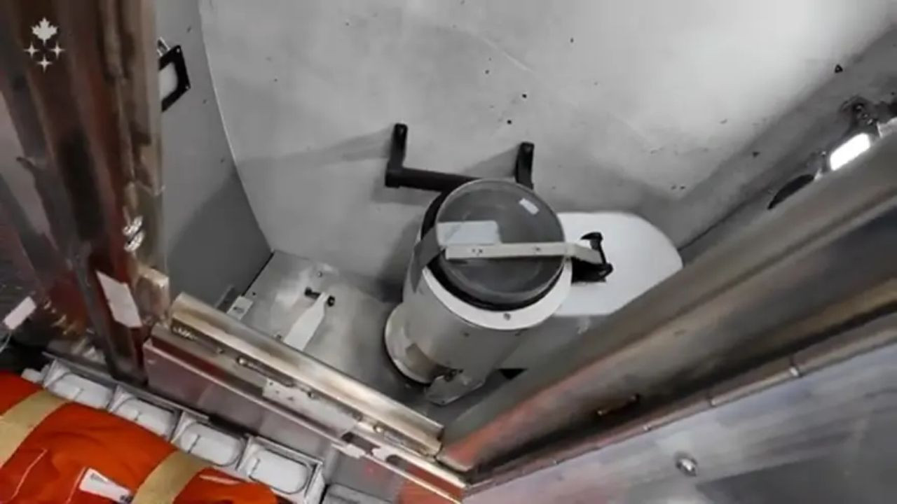Havalanalı birkaç saat oldu: Astronotların tuvaletinde arıza çıktı