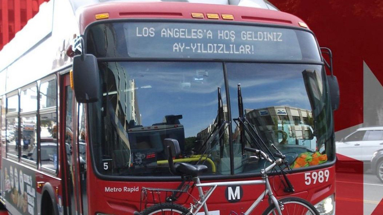 Los Angeles otobüslerine Türkçe mesaj