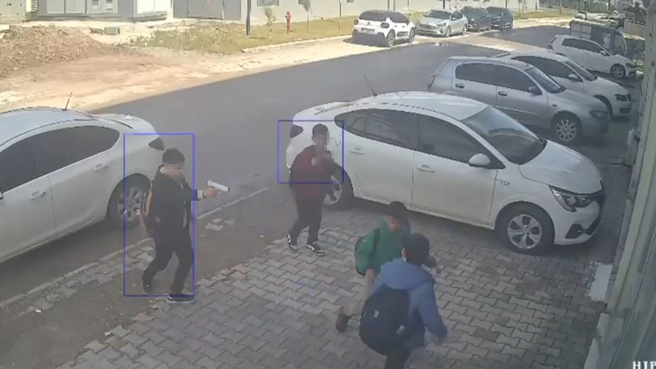 Oyuncak tabancalı tehdide suç duyurusu