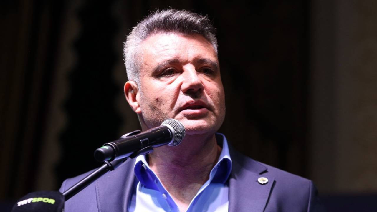 Sadettin Saran, açıklama yapmadan stattan ayrıldı