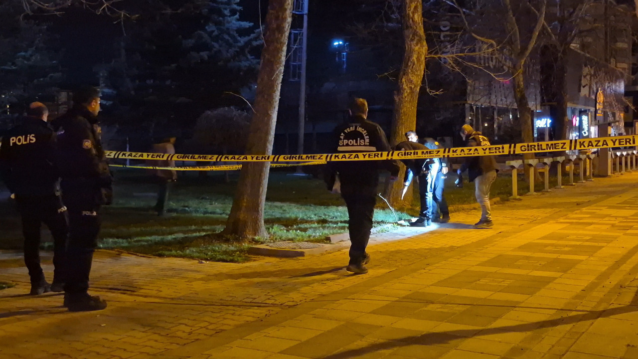 Tartışma kavga döndü, arkadaşını silahla vurdu