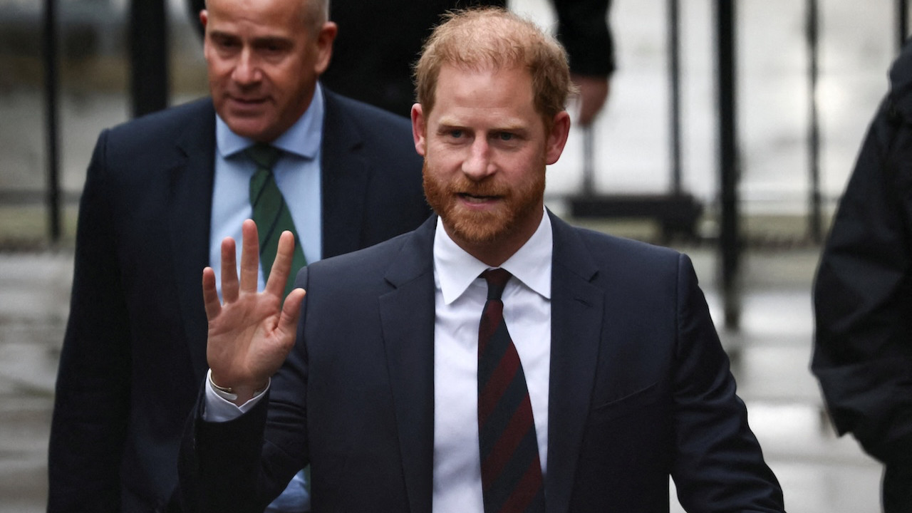 Yazışmalar ifşa oldu: Prens Harry, gazeteciyle flört etmiş