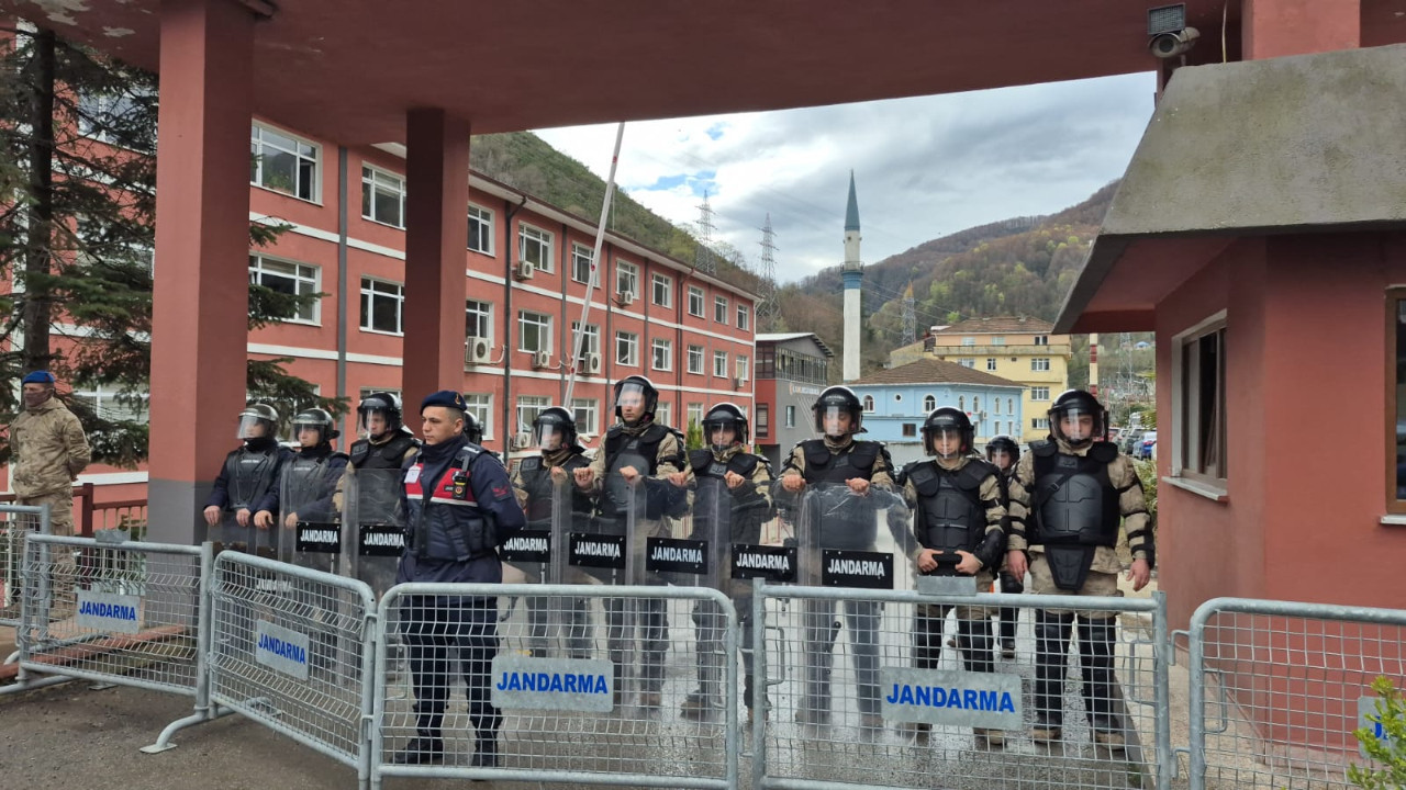 Zonguldak'ta abluka sürüyor: AKP'liler yalnız toplandı