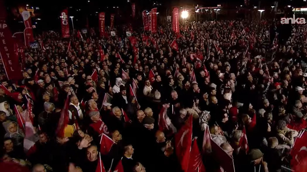 'Bursa iradesine sahip çıkıyor' Başkan gözaltında on binler destek için alanda